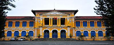 Di fronte al consolato del Laos, il palazzo della