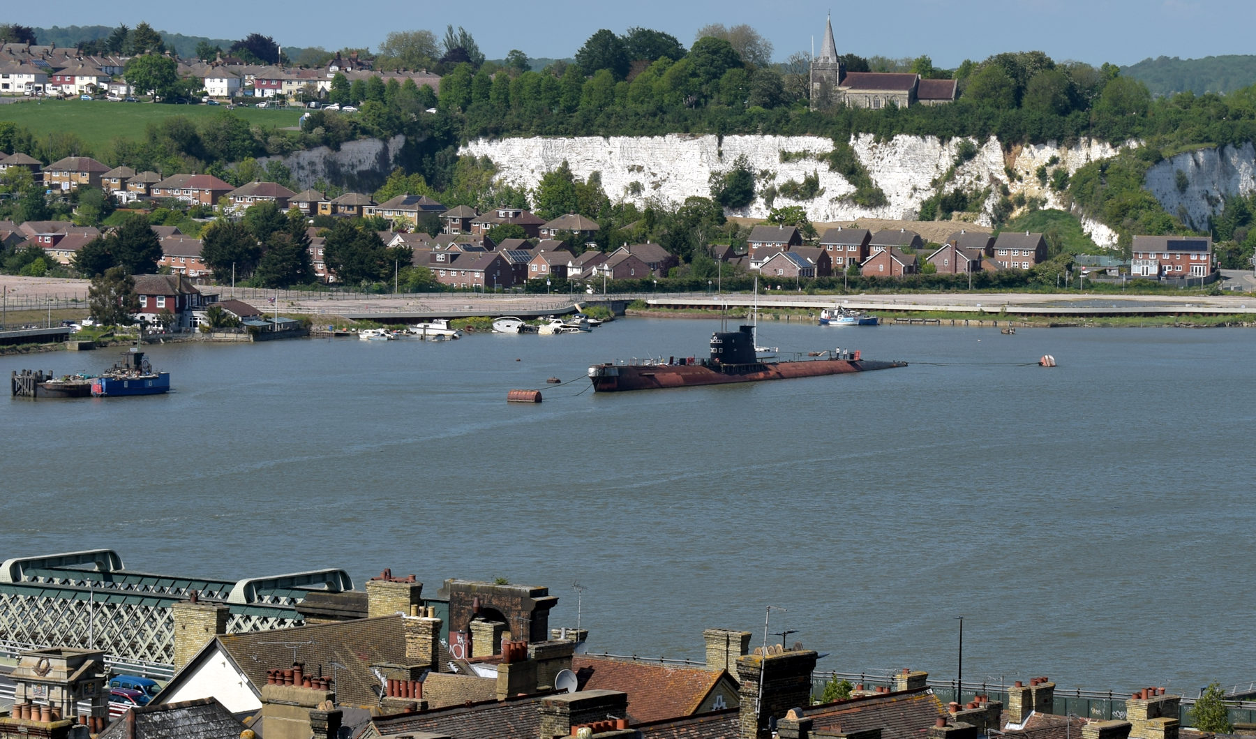 Il sottomarino B-49 / U-476 Black Widown nel fiume Medway