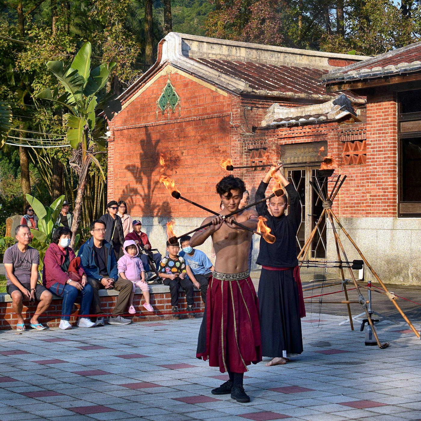 Artisti del fuoco al mausoleo di Chiang Kai-shek