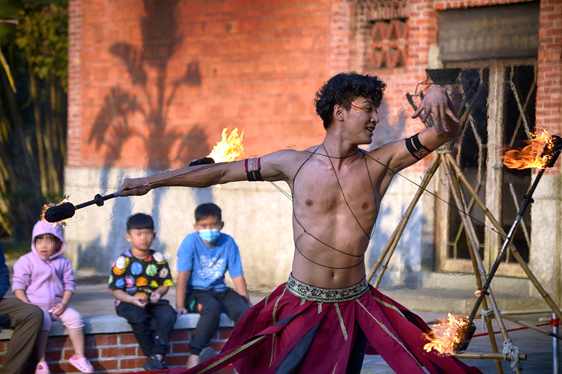 Artisti del fuoco al mausoleo di Chiang Kai-shek
