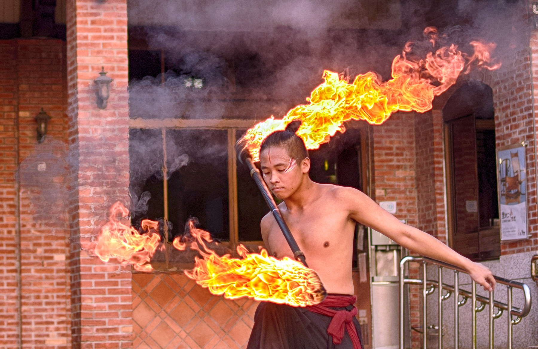 Artisti del fuoco al mausoleo di Chiang Kai-shek