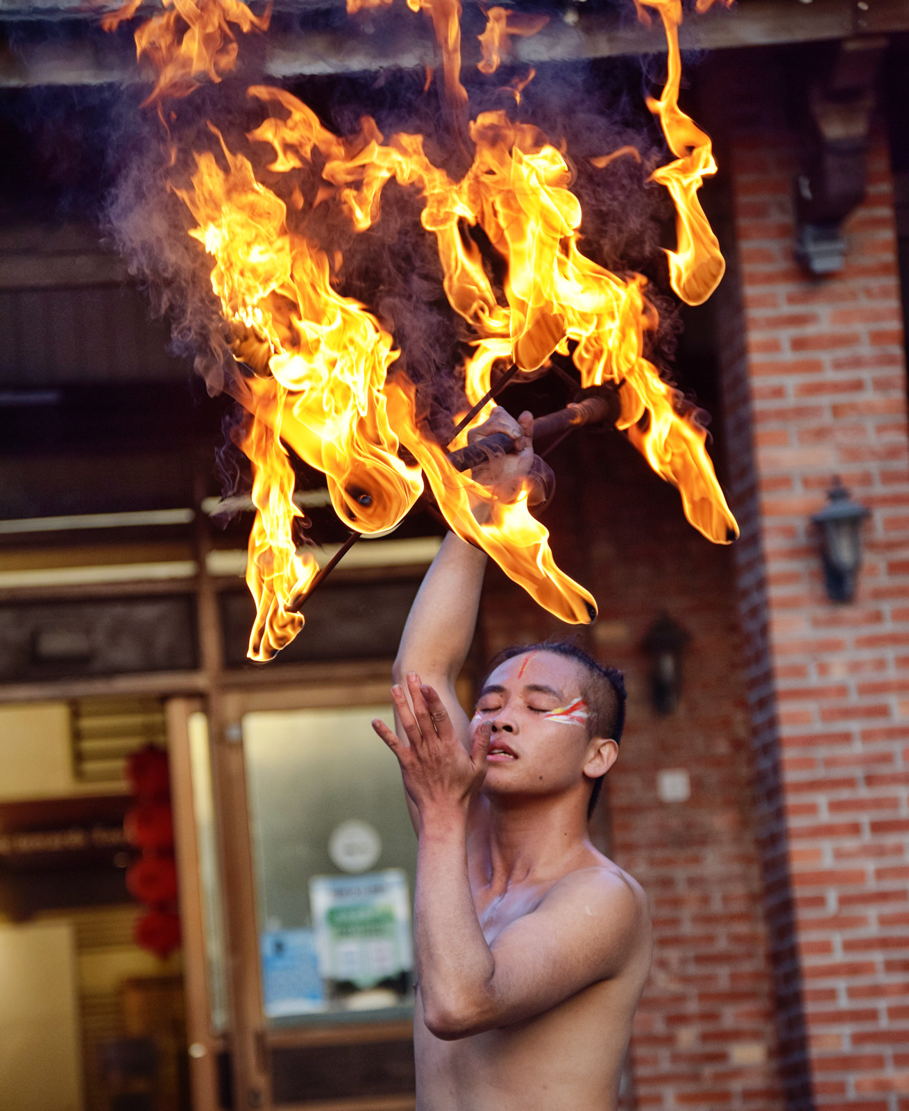 Artisti del fuoco al mausoleo di Chiang Kai-shek
