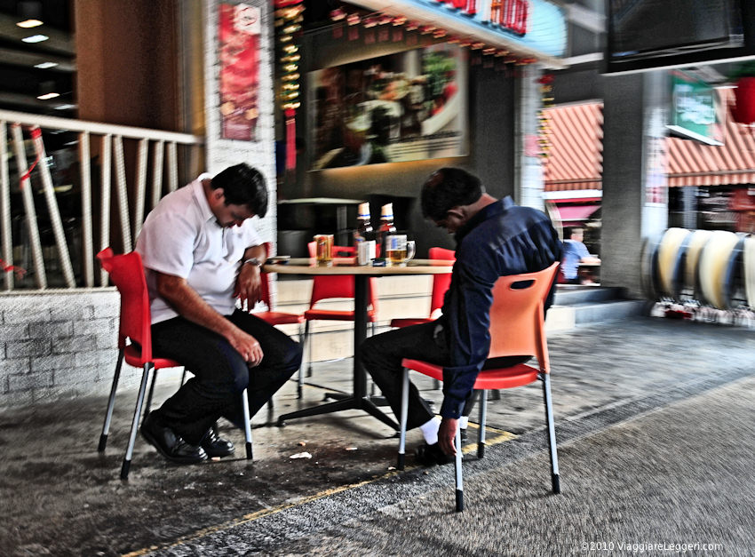 Due amici, due birre e trentadue gradi di caldo umido
