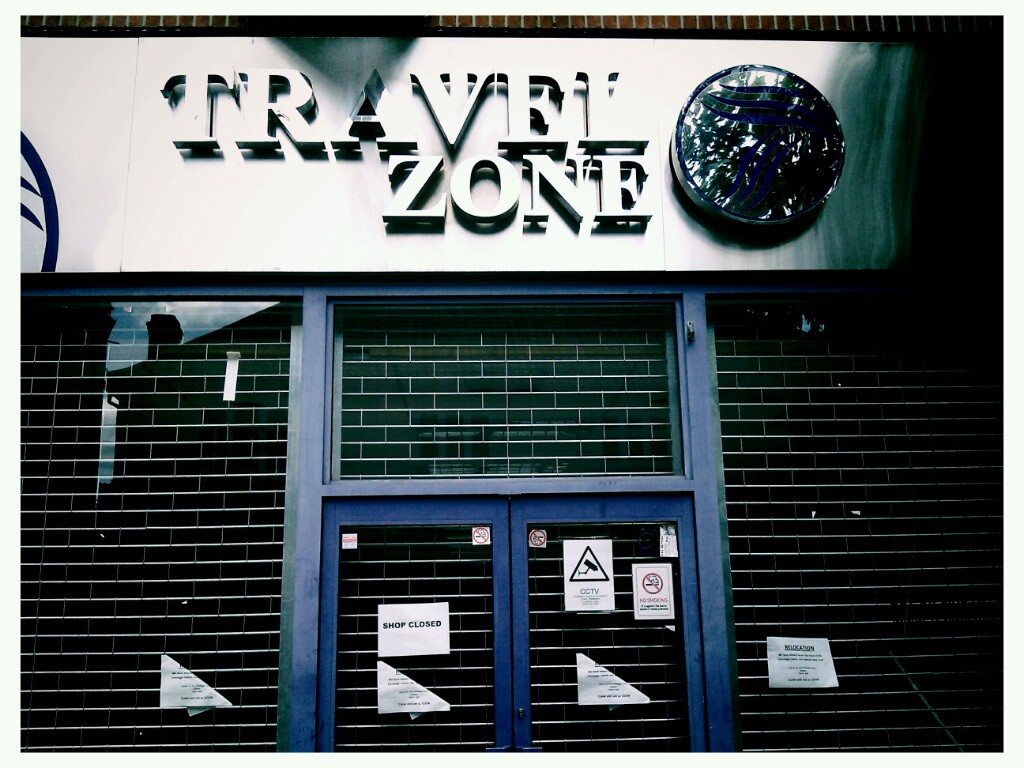 Agenzia viaggi chiusa, Staines, Surrey