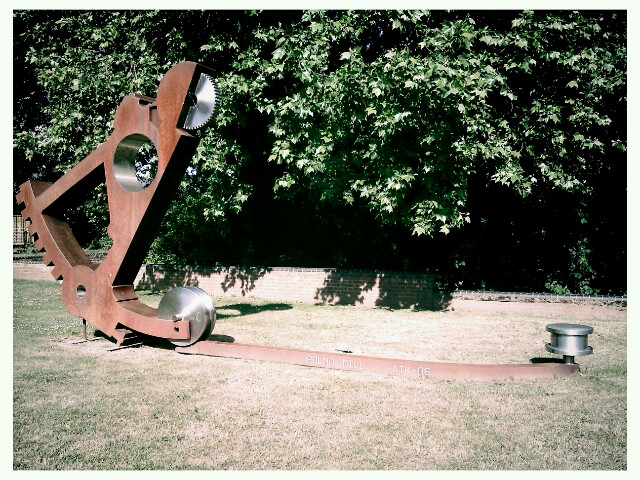 Un'altra scultura a Staines