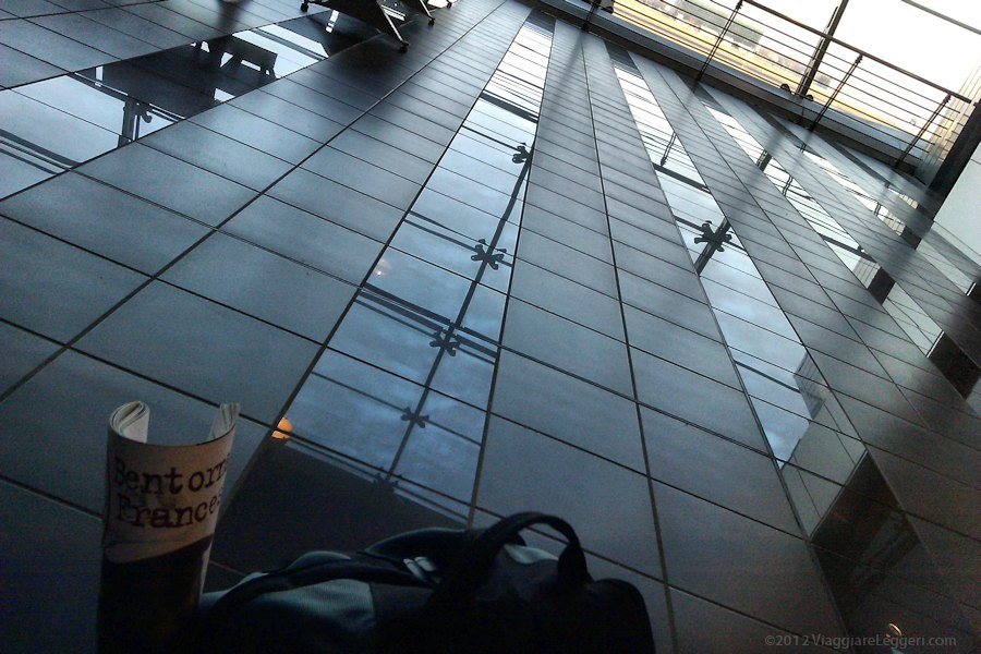 Caselle, foto del mio zaino e di un angolo di pista. Sperando di non essere arrestato