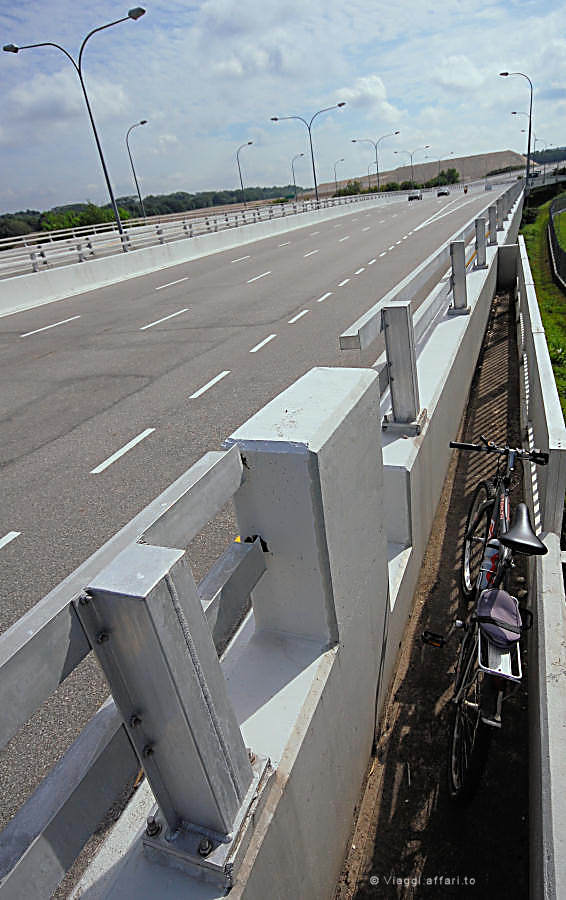 Il viadotto che finisce nel nulla: Kaki Bukit Viaduct