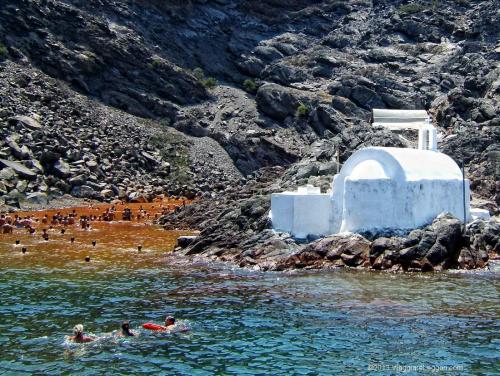 Nuotare in un vulcano. Attivo, per di piu'.