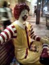 Ronald McDonald, il bidone della spazzatura umano, o quasi