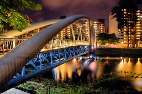 Ponte pedonale sul fiume Kallang, a Singapore