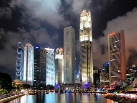 Il distretto finanziario di Singapore di notte