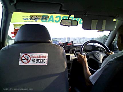 Schumacher alla guida del suo taxi vicino a Kuala Lumpur