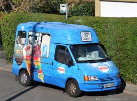 Il furgone del gelataio a Stanwell Moor