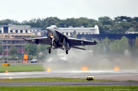 F-18F in decollo a Farnborough